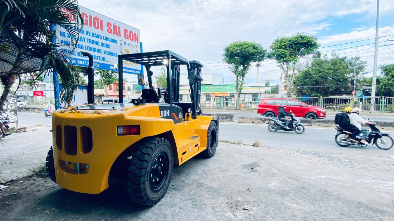 Xe nâng dầu 8 tấn